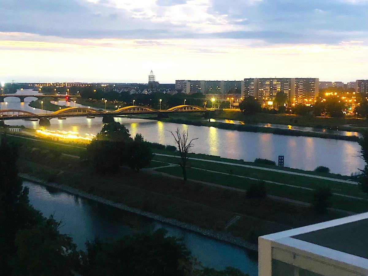 Apartament Z Tarasem I Widokiem Na Odre Wrocław Extérieur photo